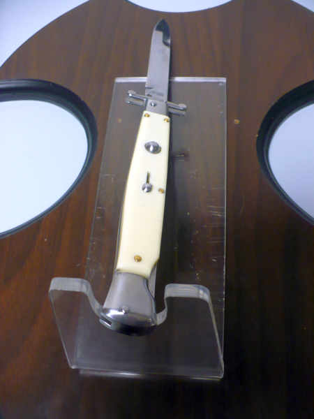 Classic swinguard - italian stiletto, coltello a scatto, 28cm - AKC World , imitazione avorio / imitation ivory, lama baionetta / bayonet blade