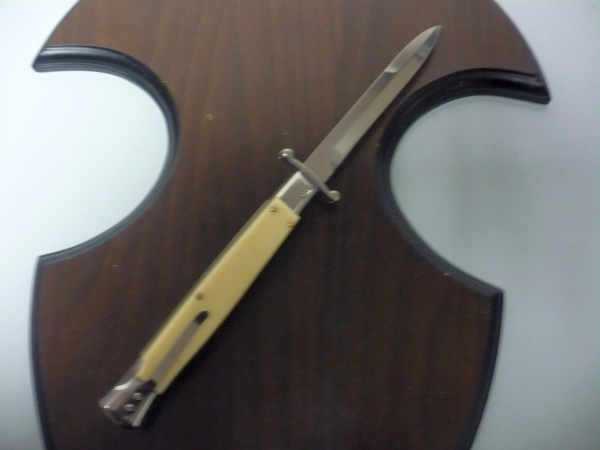 Classic swinguard - italian stiletto, coltello a scatto, 28cm - AKC World , imitazione avorio / imitation ivory, lama baionetta / bayonet blade