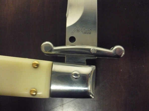 Classic swinguard - italian stiletto, coltello a scatto, 28cm - AKC World , imitazione avorio / imitation ivory, lama baionetta / bayonet blade