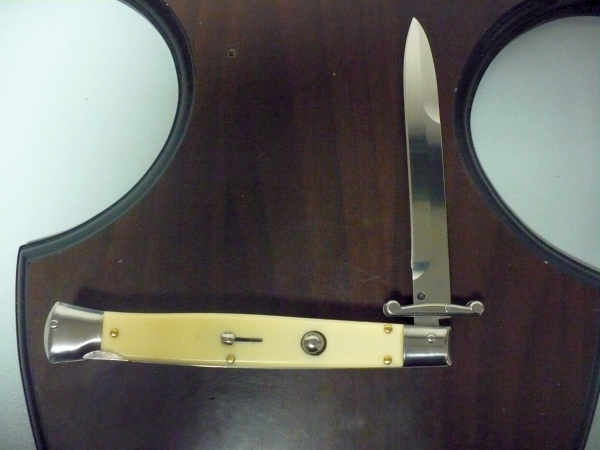 Classic swinguard - italian stiletto, coltello a scatto, 28cm - AKC World , imitazione avorio / imitation ivory, lama baionetta / bayonet blade