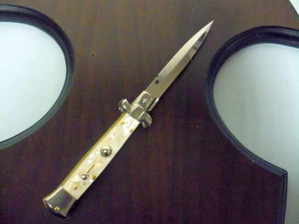 Frank Beltrame ,  italian stiletto, coltello a scatto - 20 cm , madreperla - baionetta  -  modello FB 20/96B