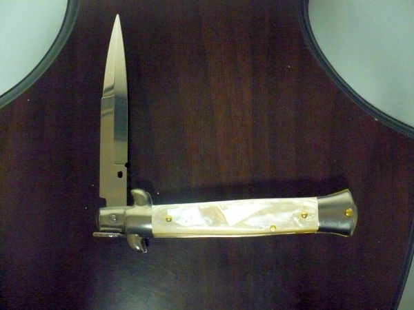 Frank Beltrame ,  italian stiletto, coltello a scatto - 20 cm , madreperla - baionetta  -  modello FB 20/96B