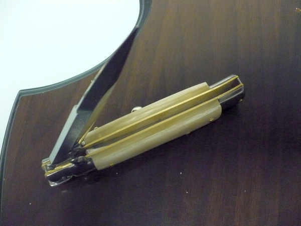 Frank Beltrame ,  italian stiletto, coltello a scatto - 20 cm , madreperla - baionetta  -  modello FB 20/96B