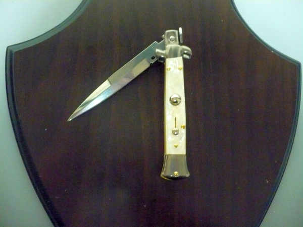 Frank Beltrame ,  italian stiletto, coltello a scatto - 20 cm , madreperla - baionetta  -  modello FB 20/96B
