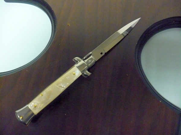 Frank Beltrame ,  italian stiletto, coltello a scatto - 20 cm , madreperla - baionetta  -  modello FB 20/96B