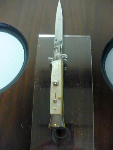 Frank Beltrame ,  italian stiletto, coltello a scatto - 20 cm , madreperla - baionetta  -  modello FB 20/96B