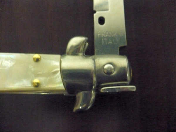 Frank Beltrame ,  italian stiletto, coltello a scatto - 20 cm , madreperla - baionetta  -  modello FB 20/96B