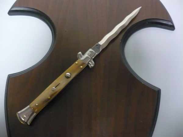 Frank Beltrame - italian stiletto, coltello a scatto, 28 cm -bufalo chiaro, lama kriss  FB 28/48K- 7