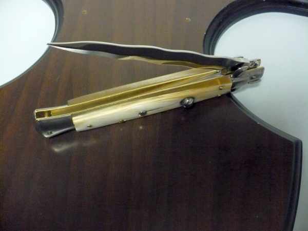 Frank Beltrame - italian stiletto, coltello a scatto, 28 cm -bufalo chiaro, lama kriss  FB 28/48K- 8