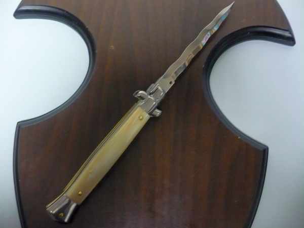 Frank Beltrame - italian stiletto, coltello a scatto, 28 cm -bufalo chiaro, lama kriss  FB 28/48K- 8