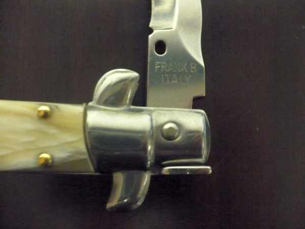 Frank Beltrame - italian stiletto, coltello a scatto, 28 cm -bufalo chiaro, lama kriss  FB 28/48K- 8