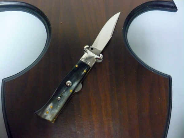 Famiglia Spadon - stiletto  calibro /20 - bufalo brasiliano - taglio classico clip point - 10