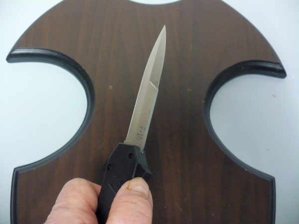 Coltello frontale teflonato nero - F16 OTF - 20,50 cm - lama baionetta - AKC World knife - 5