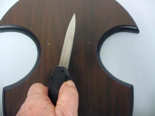 Coltello frontale teflonato nero - F16 OTF - 20,50 cm - lama baionetta - AKC World knife - 5