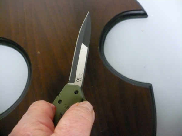 Coltello frontale teflonato nero - F16 OTF - 20,50 cm - lama baionetta - AKC World knife - 5