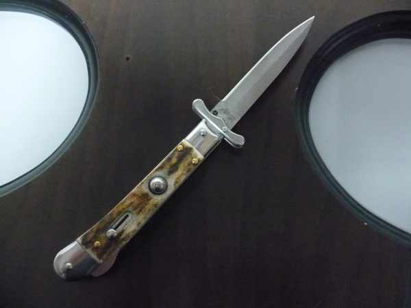 Swinguard Medici- italian stiletto, coltello a scatto, 18,50 cm - AKC World , lama damasco-dagger, corno di cervo / deer horn