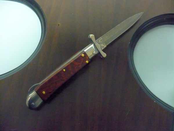 Swinguard Medici- italian stiletto, coltello a scatto, 18,50 cm- AKC World ,lama dagger damasco, legno di serpente / snake wood