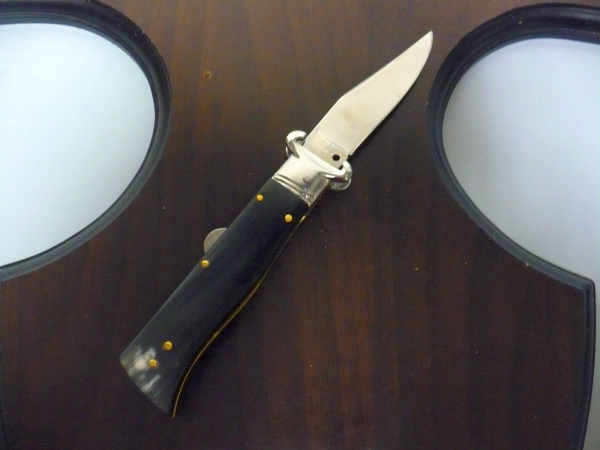Famiglia Spadon - stiletto  calibro /20 - bufalo brasiliano - taglio classico clip point - 12