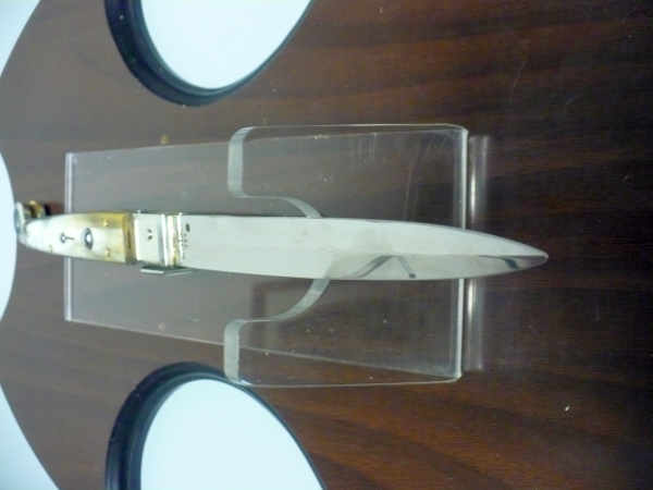 Siciliano A.G.A. Campolin picklock stiletto with a long silver bayonet blade and pale buffalo horn handle